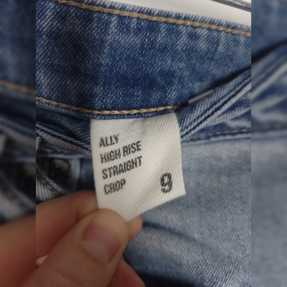 Eunina Distressed Cropped Ally Jeans 9 - Picture 2 of 8